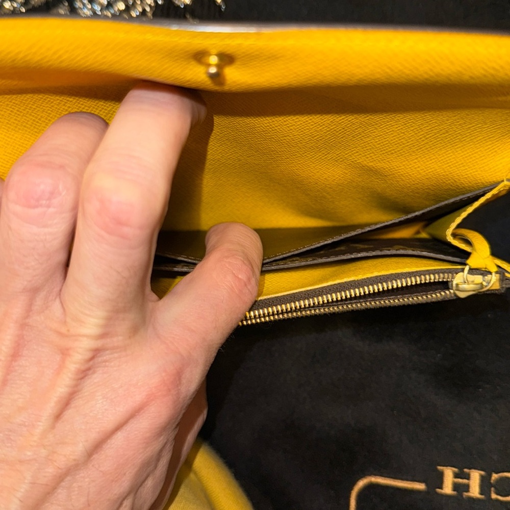 Women’s or Men’s Louis Vuitton Monogram Wallet with Yellow Guts inside Pristine - Picture 11 of 17